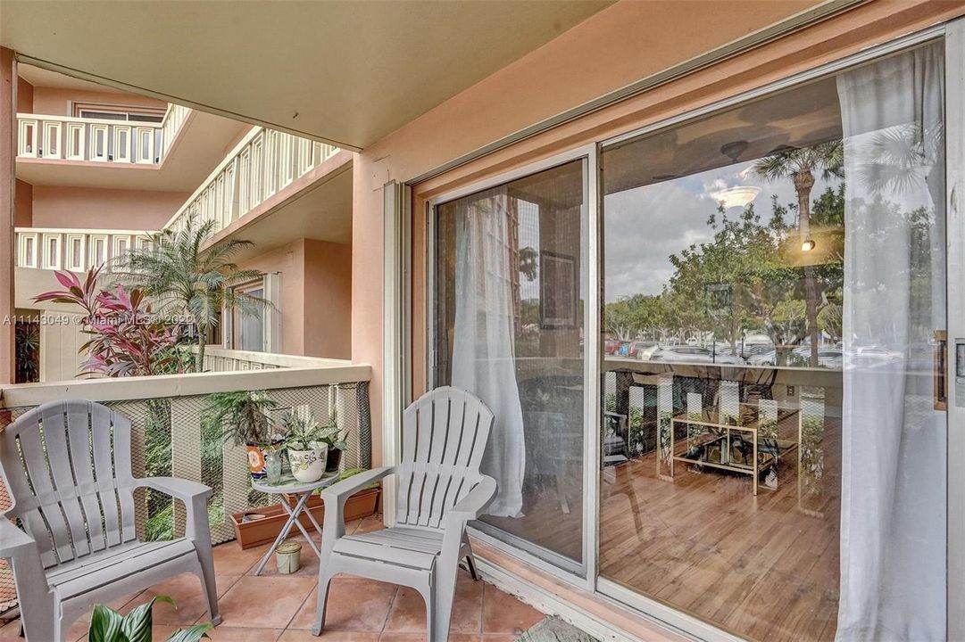 最近售出: $180,000 (1 贝兹, 1 浴室, 784 平方英尺)