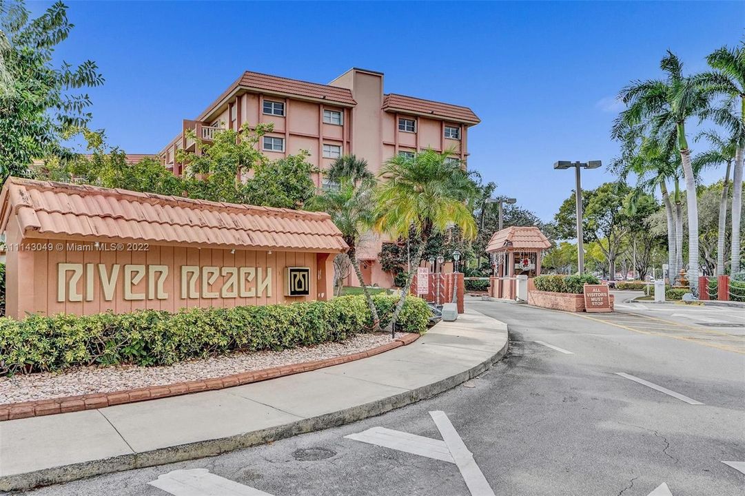 最近售出: $180,000 (1 贝兹, 1 浴室, 784 平方英尺)