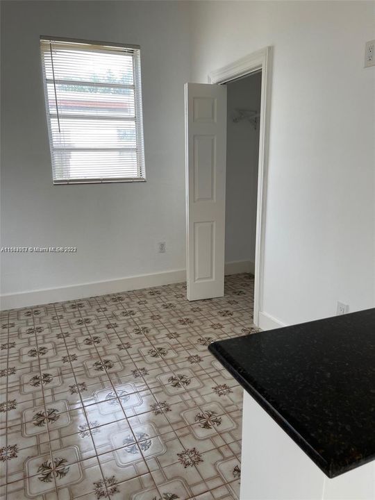 Recently Rented: $980 (0 beds, 1 baths, 250 Square Feet)