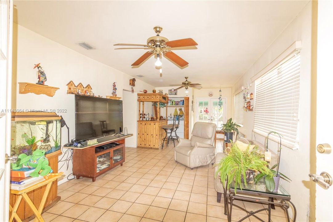 Recently Sold: $525,000 (3 beds, 2 baths, 1836 Square Feet)
