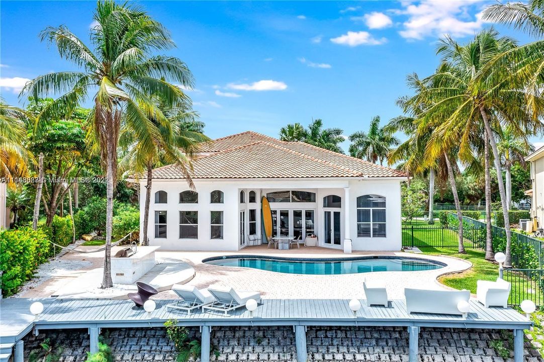 Recently Sold: $3,600,000 (4 beds, 4 baths, 3932 Square Feet)