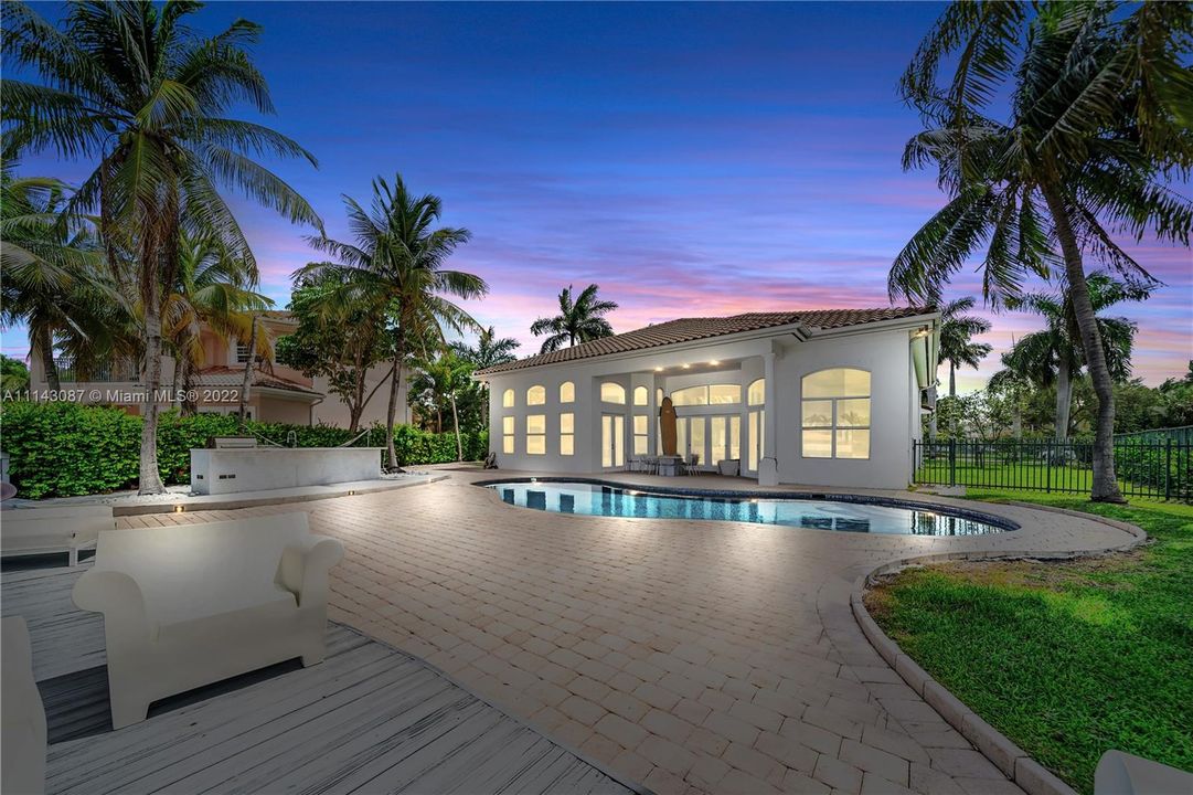 Recently Sold: $3,600,000 (4 beds, 4 baths, 3932 Square Feet)