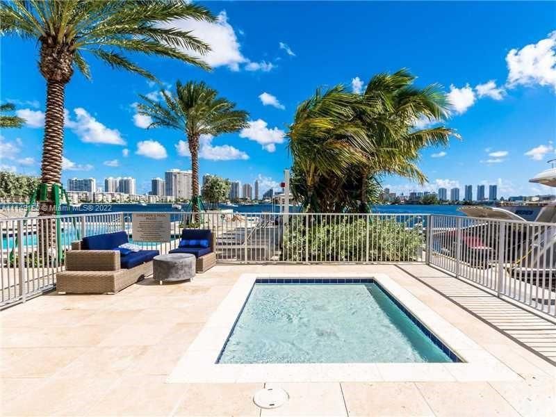 Recently Sold: $850,000 (2 beds, 3 baths, 1808 Square Feet)