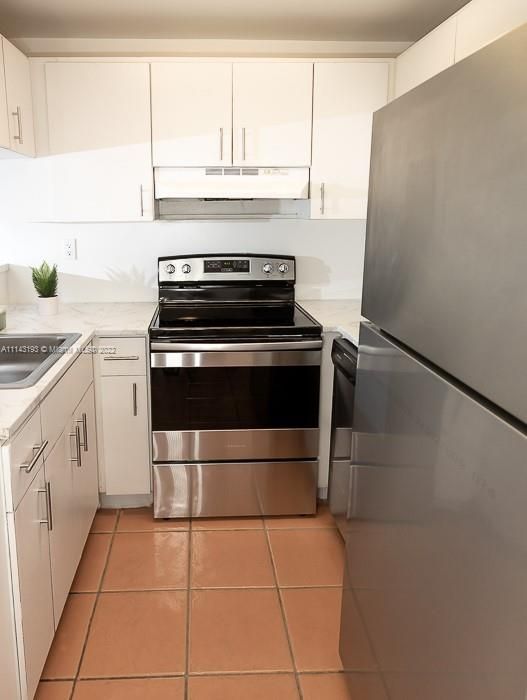 Recently Rented: $3,050 (2 beds, 2 baths, 900 Square Feet)