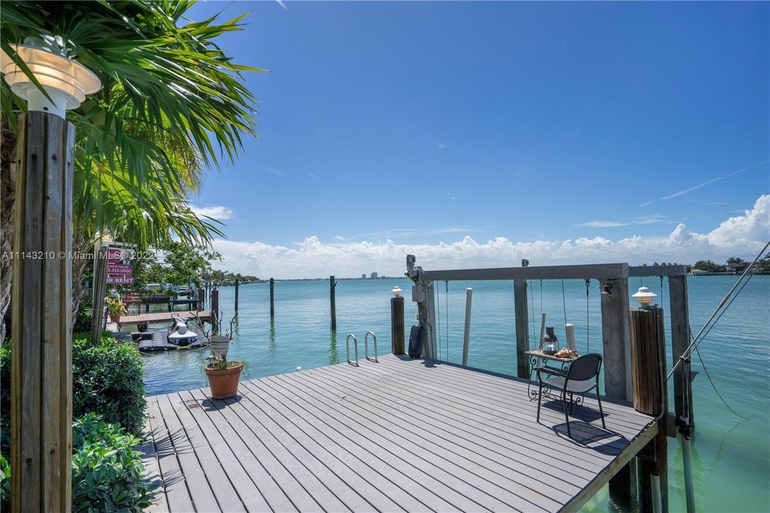 Recently Sold: $5,750,000 (4 beds, 3 baths, 2375 Square Feet)