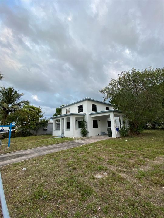 Recently Sold: $360,000 (6 beds, 2 baths, 1890 Square Feet)