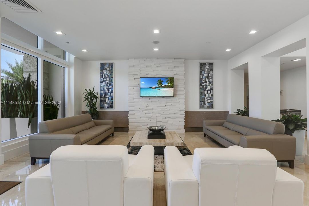 Recently Sold: $4,900,000 (5 beds, 5 baths, 3510 Square Feet)