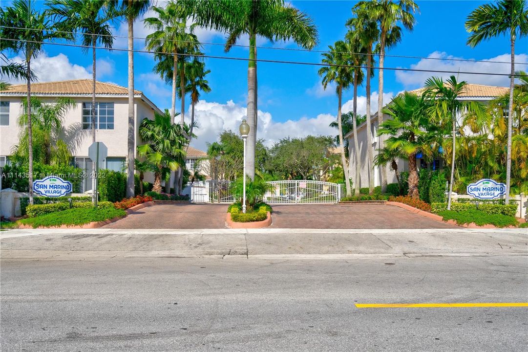 Gated Community less than 2 miles from Hollywood Beach