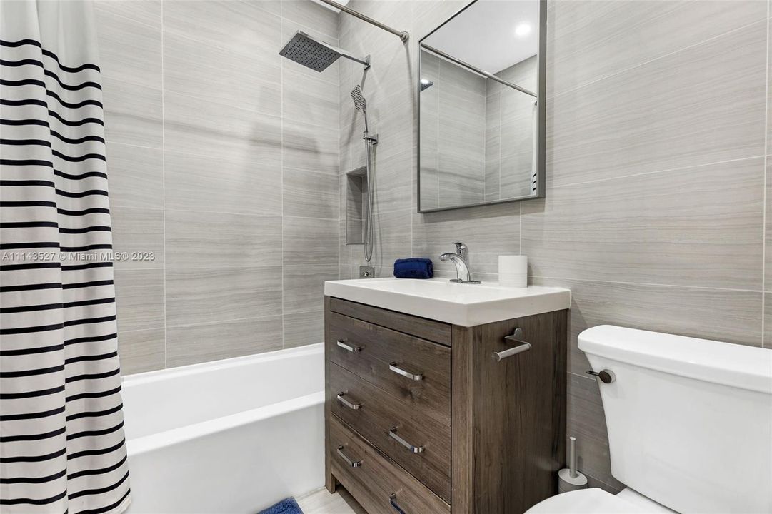 Недавно арендовано: $7,500 (4 спален, 3 ванн, 2145 Квадратных фут)