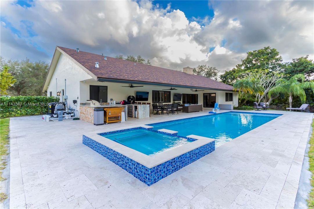 Recently Sold: $1,295,000 (4 beds, 2 baths, 3062 Square Feet)