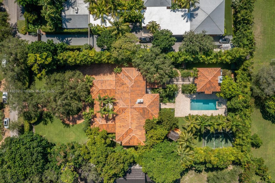 Recently Sold: $7,995,000 (6 beds, 7 baths, 8829 Square Feet)