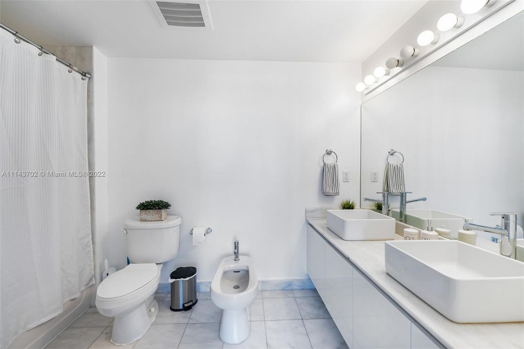 最近租的: $4,750 (2 贝兹, 2 浴室, 1125 平方英尺)