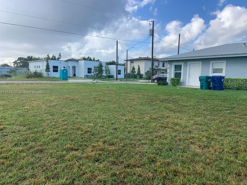 Vendido Recientemente: $179,900 (10,800 sqft)