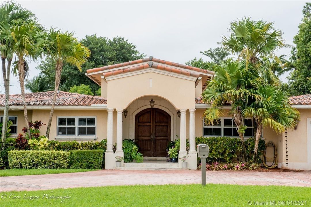 Recently Sold: $1,499,000 (6 beds, 5 baths, 4713 Square Feet)