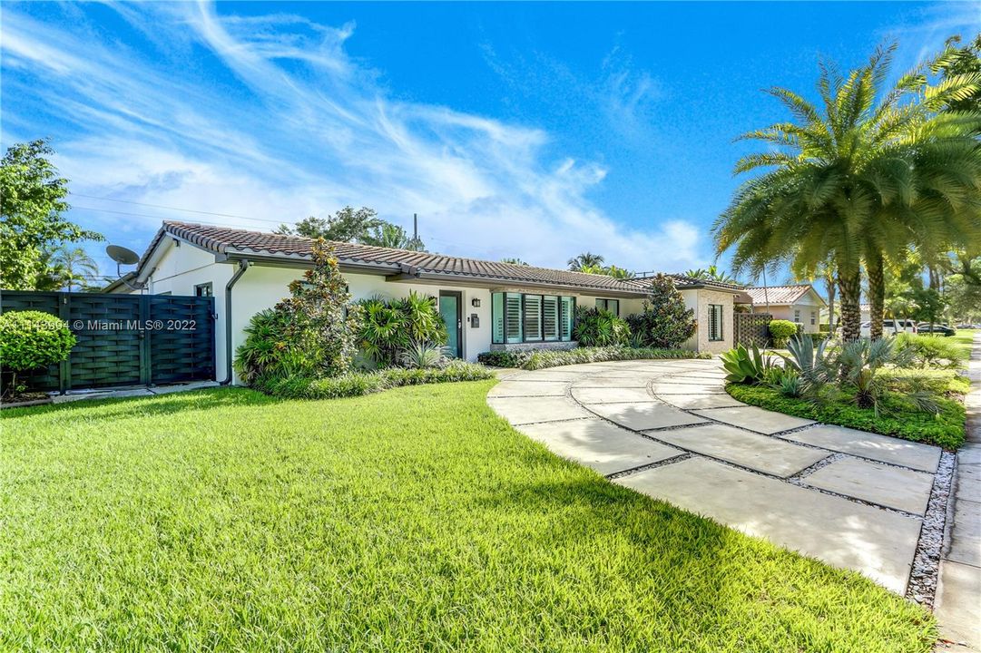 Recently Sold: $999,000 (4 beds, 3 baths, 2404 Square Feet)