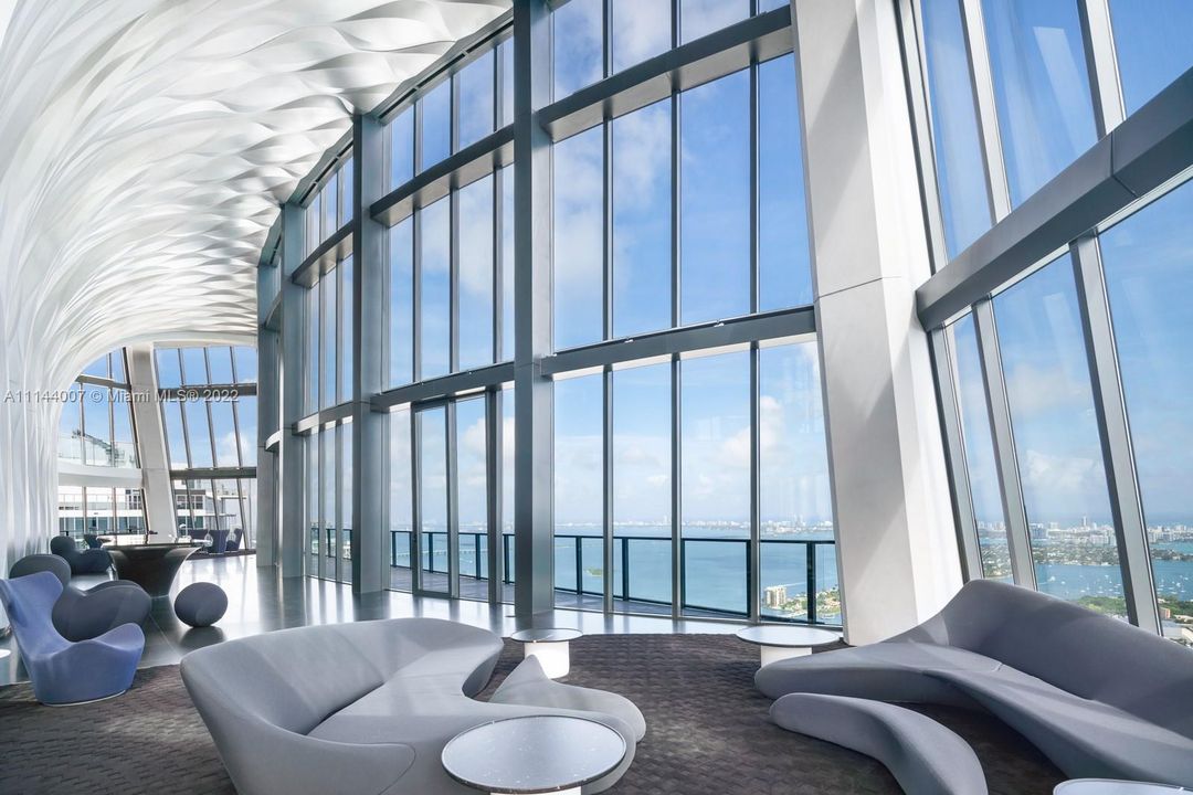 60th Floor Sky Lounge