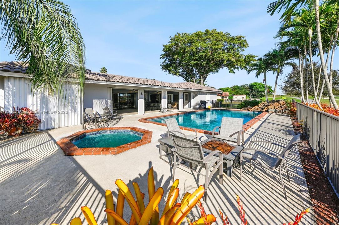 Recently Sold: $750,000 (4 beds, 2 baths, 3059 Square Feet)