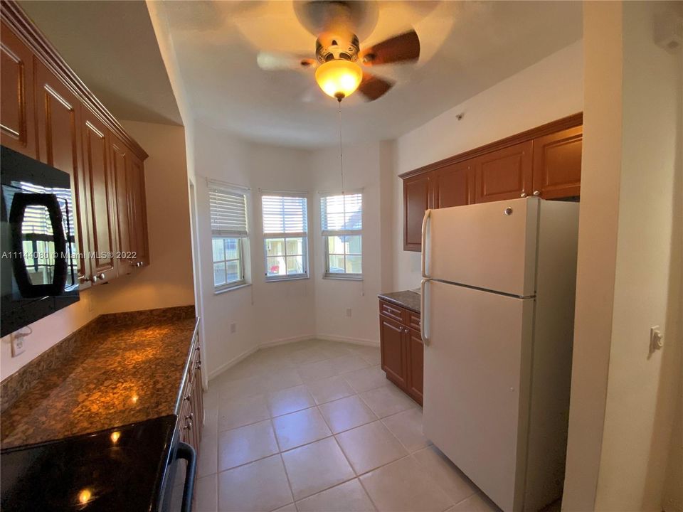 Recently Sold: $430,000 (2 beds, 2 baths, 1270 Square Feet)