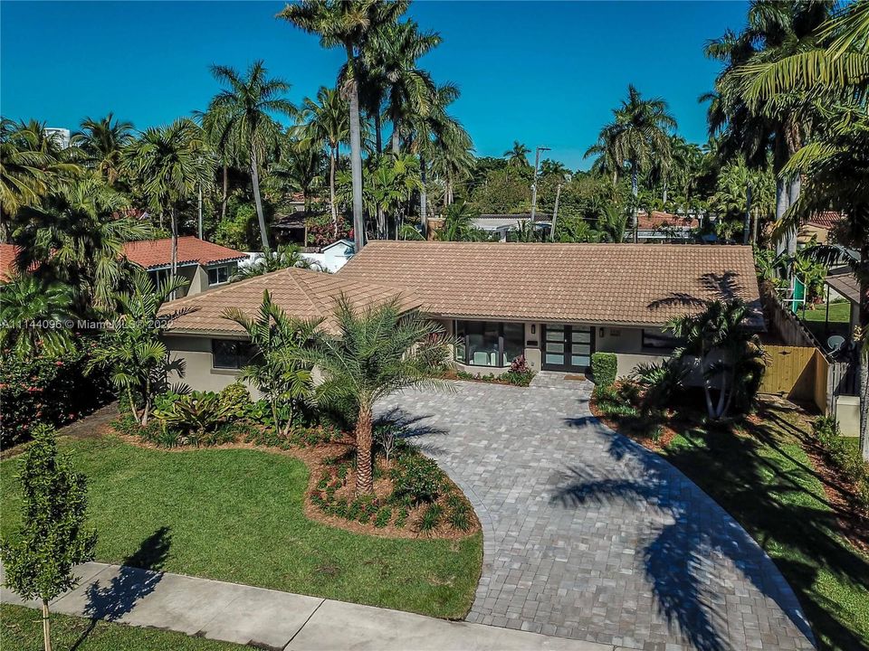 Recently Sold: $1,657,000 (3 beds, 3 baths, 2346 Square Feet)