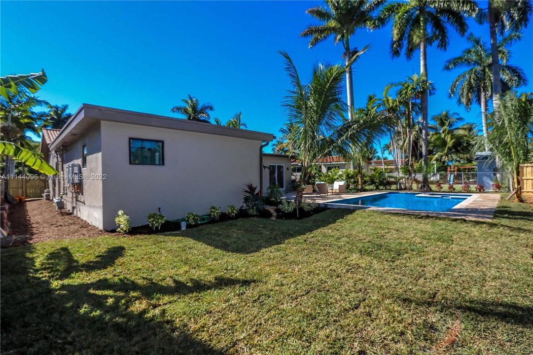 Recently Sold: $1,657,000 (3 beds, 3 baths, 2346 Square Feet)