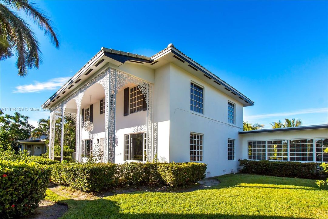 Recently Sold: $1,590,000 (7 beds, 4 baths, 3610 Square Feet)