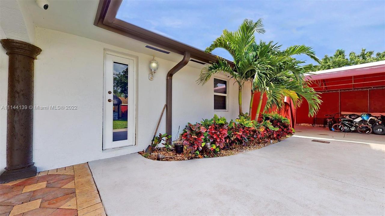 Recently Sold: $755,000 (5 beds, 2 baths, 3248 Square Feet)