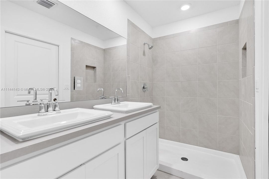 Recientemente alquilado: $3,200 (4 camas, 2 baños, 0 Pies cuadrados)