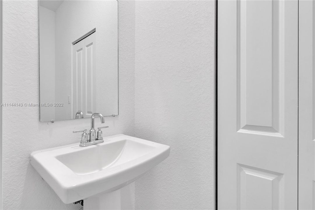 Recientemente alquilado: $3,200 (4 camas, 2 baños, 0 Pies cuadrados)