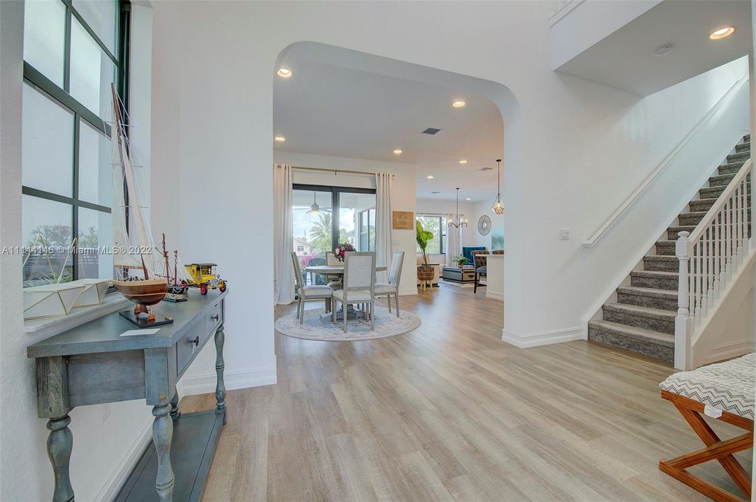 最近售出: $850,000 (4 贝兹, 3 浴室, 2397 平方英尺)