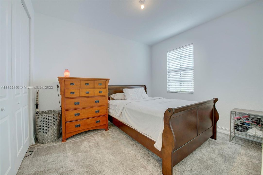 最近售出: $850,000 (4 贝兹, 3 浴室, 2397 平方英尺)