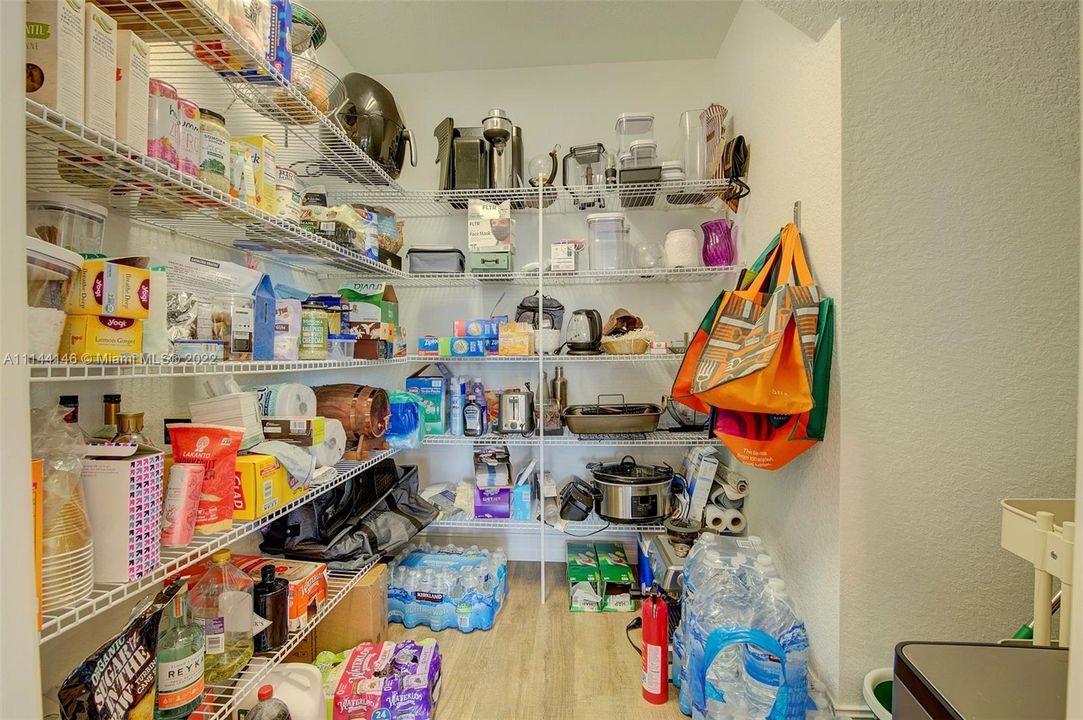 最近售出: $850,000 (4 贝兹, 3 浴室, 2397 平方英尺)