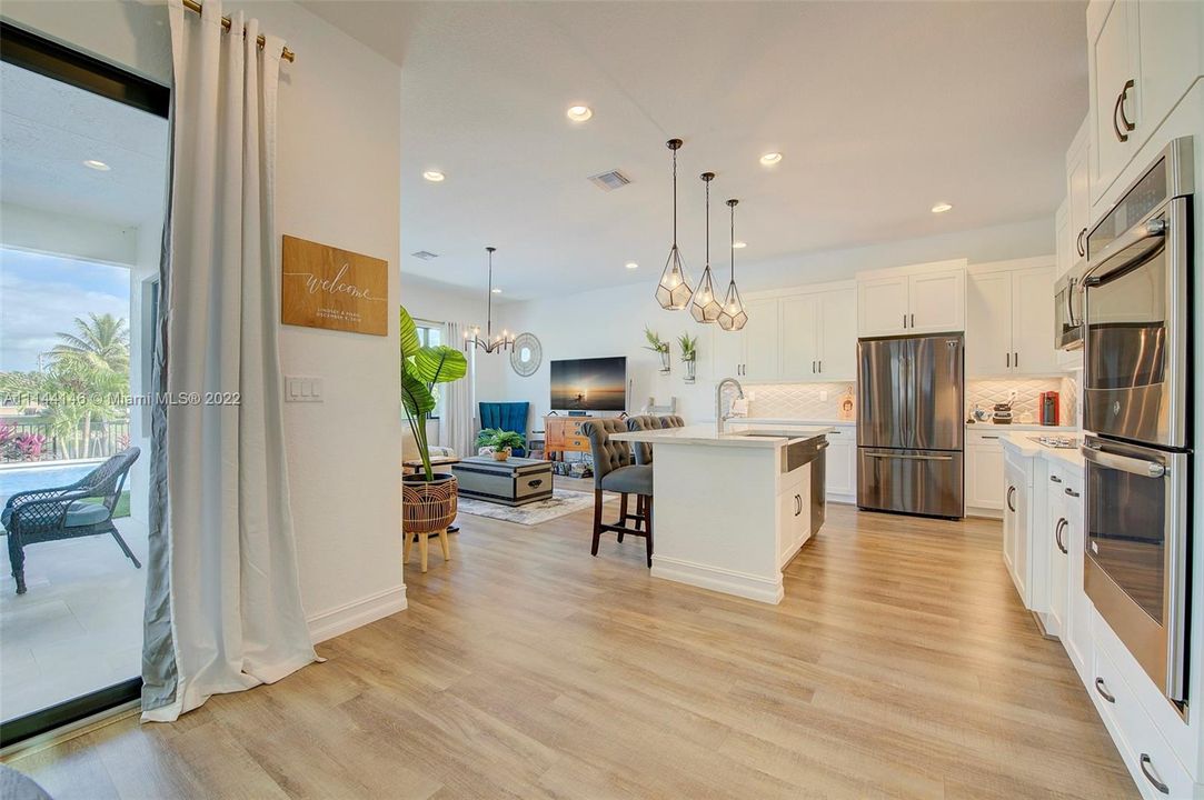 最近售出: $850,000 (4 贝兹, 3 浴室, 2397 平方英尺)