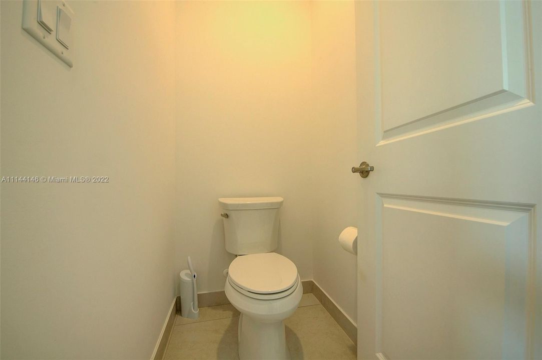 最近售出: $850,000 (4 贝兹, 3 浴室, 2397 平方英尺)