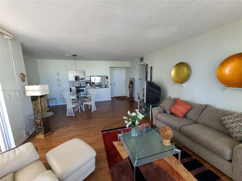 Recently Sold: $369,900 (2 beds, 2 baths, 1443 Square Feet)