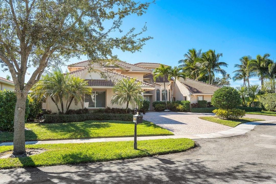 Recently Sold: $2,299,000 (5 beds, 6 baths, 5045 Square Feet)