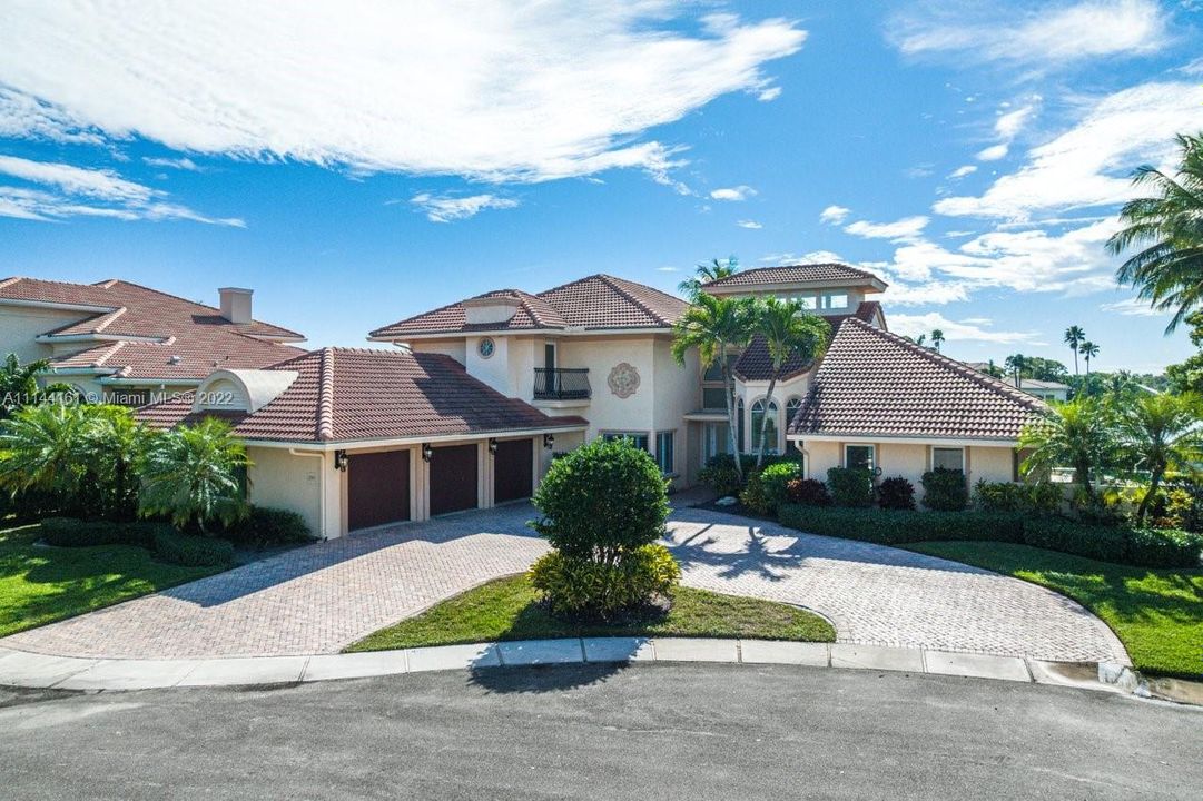 Recently Sold: $2,299,000 (5 beds, 6 baths, 5045 Square Feet)