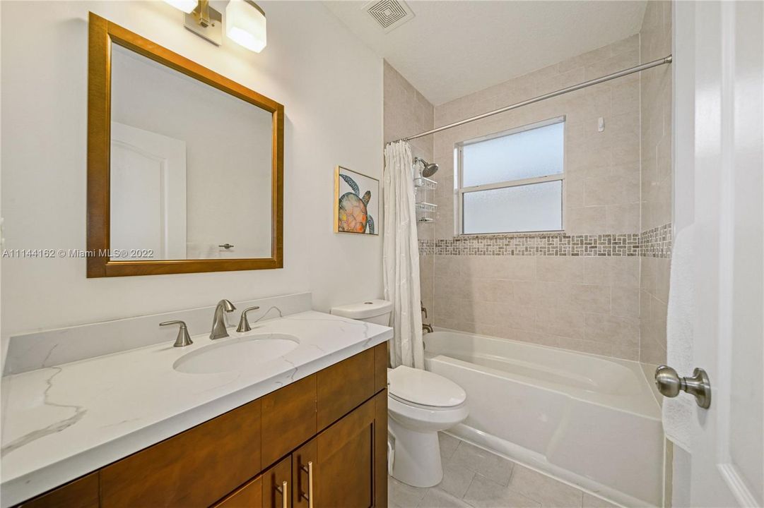 最近售出: $949,000 (3 贝兹, 2 浴室, 1956 平方英尺)