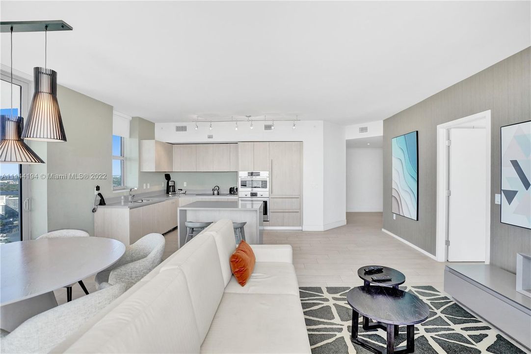 Recently Sold: $989,000 (3 beds, 2 baths, 1361 Square Feet)
