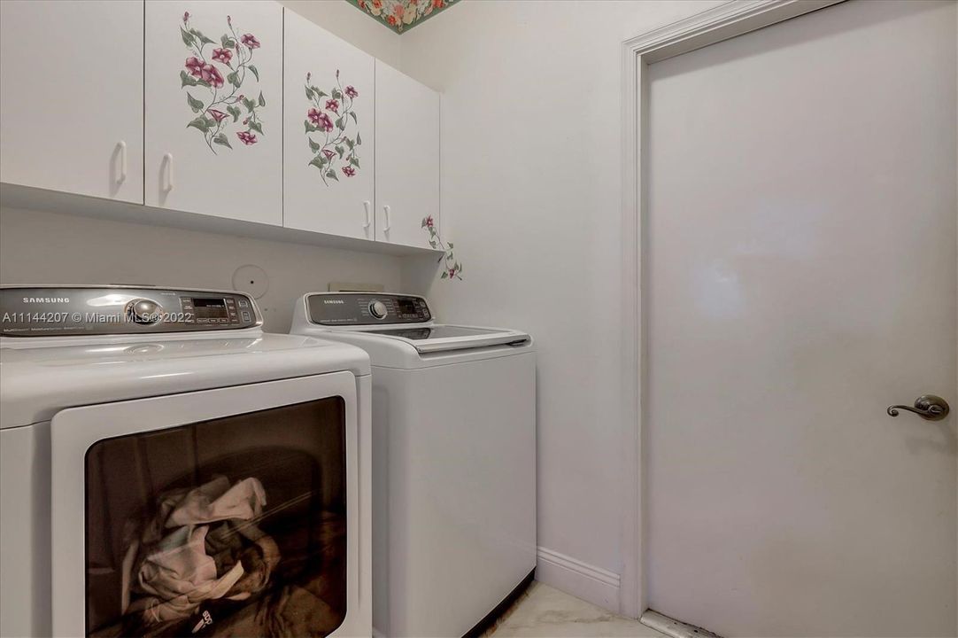 Vendido Recientemente: $512,500 (3 camas, 2 baños, 2084 Pies cuadrados)