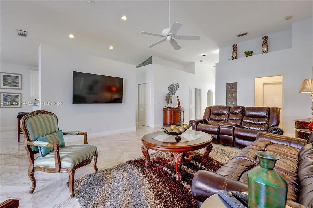 Vendido Recientemente: $512,500 (3 camas, 2 baños, 2084 Pies cuadrados)