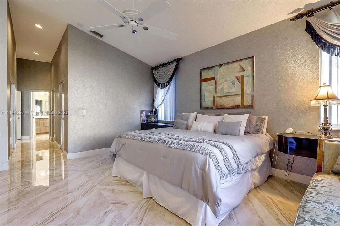 Vendido Recientemente: $512,500 (3 camas, 2 baños, 2084 Pies cuadrados)