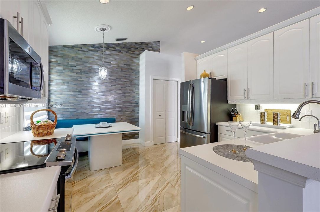 Vendido Recientemente: $512,500 (3 camas, 2 baños, 2084 Pies cuadrados)