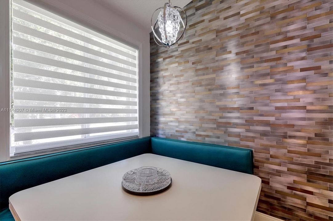 Vendido Recientemente: $512,500 (3 camas, 2 baños, 2084 Pies cuadrados)