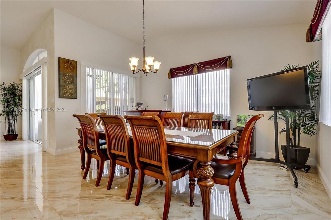 Vendido Recientemente: $512,500 (3 camas, 2 baños, 2084 Pies cuadrados)