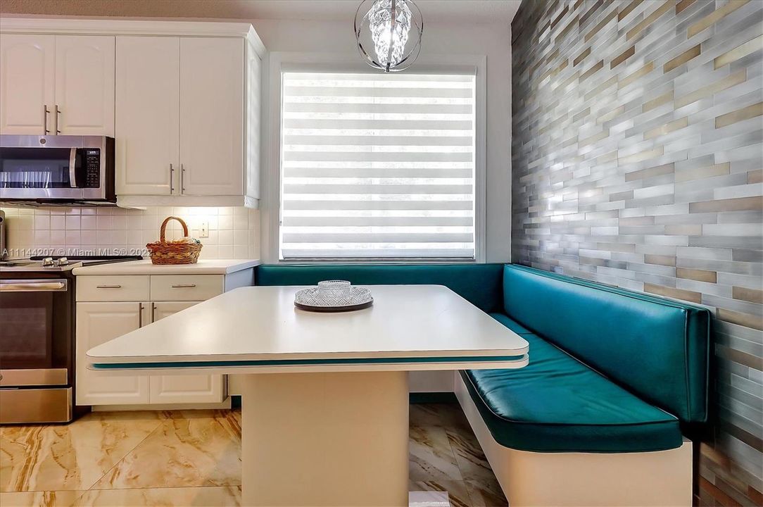 Vendido Recientemente: $512,500 (3 camas, 2 baños, 2084 Pies cuadrados)