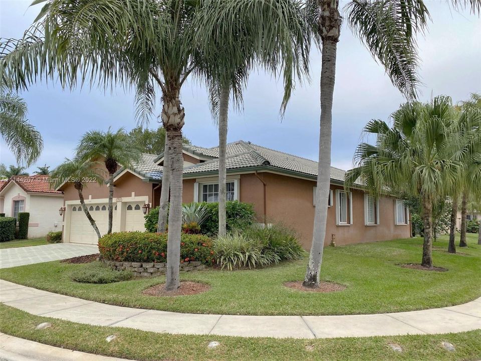 Vendido Recientemente: $512,500 (3 camas, 2 baños, 2084 Pies cuadrados)