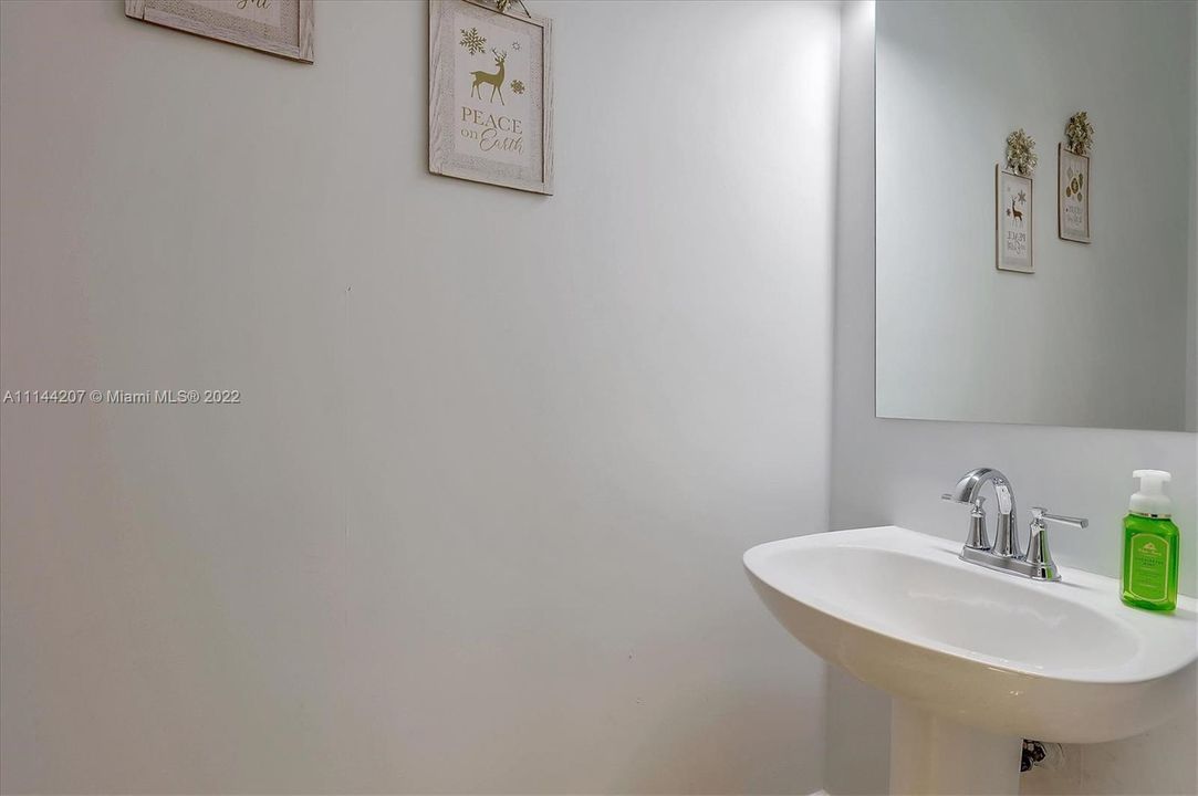 Vendido Recientemente: $512,500 (3 camas, 2 baños, 2084 Pies cuadrados)