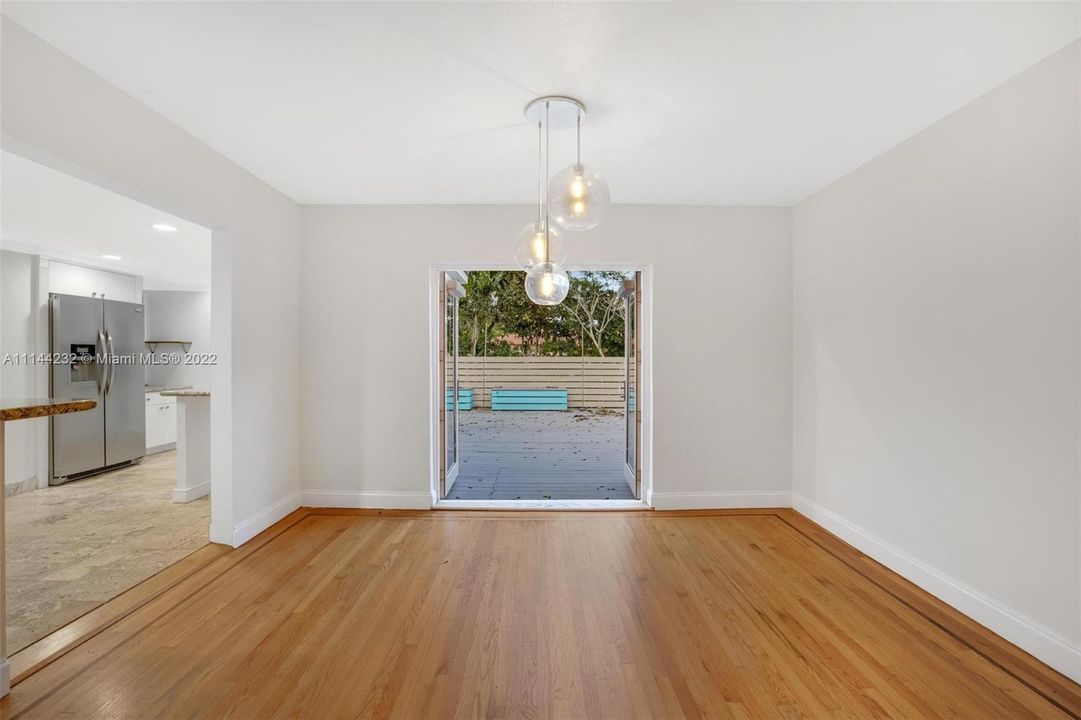Recently Sold: $1,200,000 (3 beds, 2 baths, 1719 Square Feet)