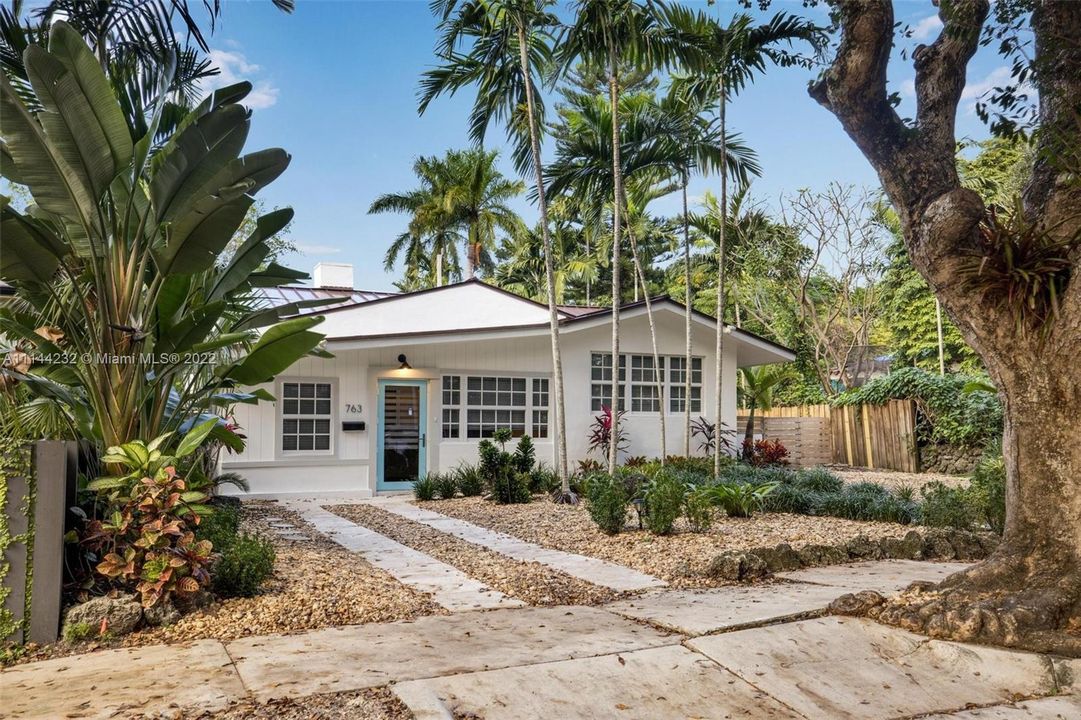 Recently Sold: $1,200,000 (3 beds, 2 baths, 1719 Square Feet)