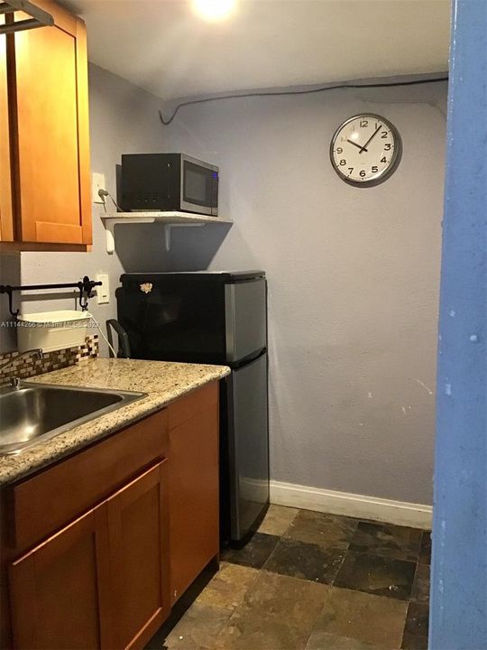 Recently Rented: $1,000 (1 beds, 1 baths, 2437 Square Feet)